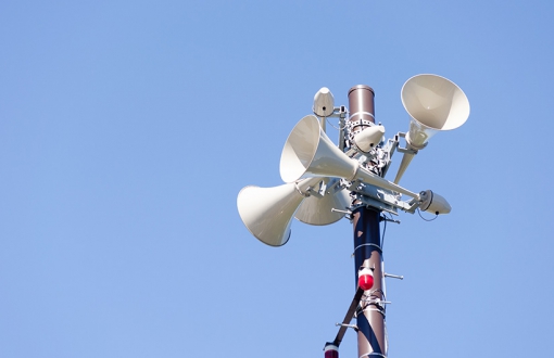 号角扬声器适合在哪些场景中使用？