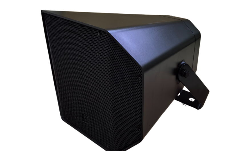 选择全 天候音乐号角扬声器时应考虑哪些因素？